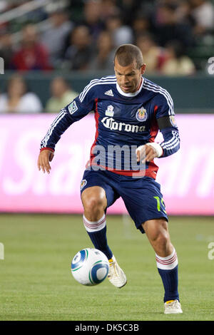 30 avril 2011 - Carson, Californie, États-Unis - Chivas USA avant Alejandro Moreno # 15 en action au cours de la Major League Soccer match entre le New England Revolution et Chivas USA au Home Depot Center. Chivas USA a ensuite battu le New England Revolution avec le score final de 3-0. (Crédit Image : © Brandon Parry/global/ZUMAPRESS.com) Southcreek Banque D'Images