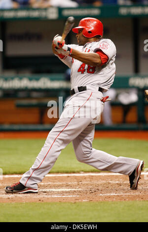 1 mai 2011 - St.Petersburg, Floride, États-Unis - Los Angeles Angels Torii Hunter droit fielder (48) au bâton lors de la comparaison entre les Rays de Tampa Bay et les Los Angeles Angels au Tropicana Field. Les Anges battre les rayons X 6 - 5. (Crédit Image : © Luke Johnson/ZUMApress.com) Southcreek/mondial Banque D'Images