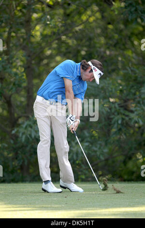 Le 6 mai 2011 - Charlotte, Caroline du Nord, États-Unis - BUBBA WATSON sur sa route à 12 à la Wells Fargo PGA Championship tournament à Quail Hollow Country Club. (Crédit Image : © Jim Dedmon/ZUMAPRESS.com) Banque D'Images