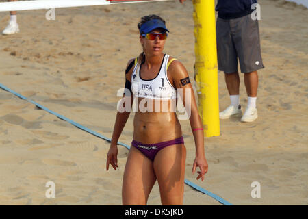 07 mai, 2011 - Jinshan, Chine - Women's beach-volley dvd AVRIL ROSS lors d'un match contre le Brésil à la SWATCH FIVB World Tour Shanghai Jinshan en ouvert. Brink et Reckermann de l'Allemagne a battu Adrian Gavira Collado Pablo Herrera et de l'Espagne au concours pour la troisième place. (Crédit Image : © Breningstall ZUMAPRESS.com)/Jeremy Banque D'Images