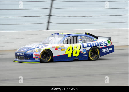 12 juin 2011 - Long Pond, Massachusetts, United States of America - Jimmie Johnson conduisant le Hendrick Motorsports Chevrolet # 48 disques autour de la piste pendant la 5-Hour Energy 500 à Pocono Raceway. (Crédit Image : © Brian Freed/ZUMAPRESS.com) Southcreek/mondial Banque D'Images