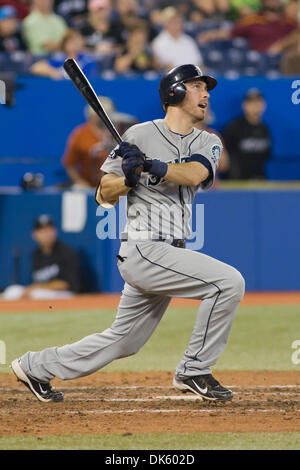 20 juillet 2011 - Toronto, Ontario, Canada - Seattle Mariners le deuxième but Dustin Ackley (13) frappe un homerun exécuter deux en neuvième manche contre les Blue Jays de Toronto. Les Blue Jays de Toronto a défait les Mariners de Seattle 11 - 6 au Rogers Centre, Toronto (Ontario). (Crédit Image : © Keith Hamilton/ZUMAPRESS.com) Southcreek/mondial Banque D'Images