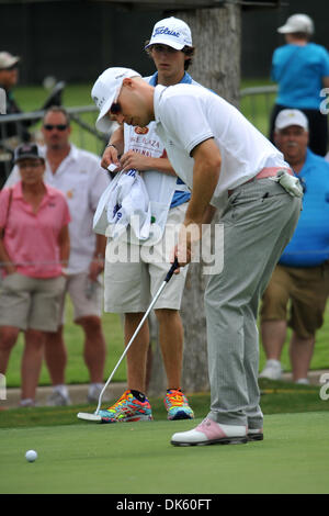 18 mai 2011 - Fort Worth, TX, USA - Ben Crane putts au cours de la Journée de l'Pro-Am Crowne Plaza Invitational à colonial a joué au Colonial Country Club à Fort Worth, TX. (Crédit Image : © Patrick Green/ZUMAPRESS.com) Southcreek/mondial Banque D'Images