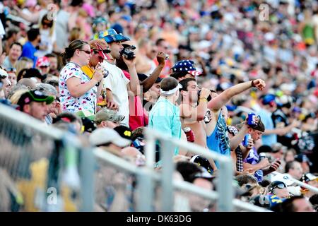 21 mai 2011 - Concord, Caroline du Nord, États-Unis d'Amérique - Sprint Cup fans soyez prêt pour le début de la course des étoiles au Charlotte Motor Speedway à Concord, Caroline du Nord (Image Crédit : © Anthony Barham/global/ZUMAPRESS.com) Southcreek Banque D'Images