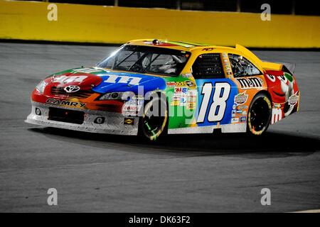 21 mai 2011 - Concord, Caroline du Nord, États-Unis d'Amérique - Sprint Cup Series Kyle Busch pilote (18) pendant la course des étoiles au Charlotte Motor Speedway à Concord, Caroline du Nord (Image Crédit : © Anthony Barham/global/ZUMAPRESS.com) Southcreek Banque D'Images