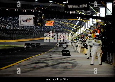 21 mai 2011 - Concord, Caroline du Nord, États-Unis d'Amérique - Pit road ouvre pendant la course des étoiles au Charlotte Motor Speedway à Concord, Caroline du Nord (Image Crédit : © Anthony Barham/global/ZUMAPRESS.com) Southcreek Banque D'Images