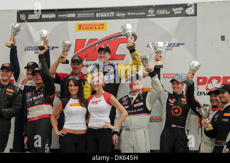 22 mai 2011 - Bowmanville, Ontario, Canada - le podium de la World Championship avec Callenge classe GTS gagnants sur le côté gauche puis la classe GT centre gagnants et lauréats de la classe de TC sur la droite. (Crédit Image : © Keith Hamilton/ZUMAPRESS.com) Southcreek/mondial Banque D'Images