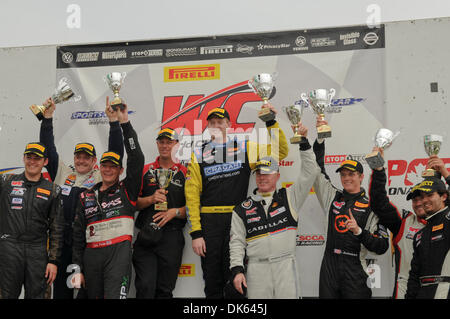 22 mai 2011 - Bowmanville, Ontario, Canada - le podium de la World Championship avec Callenge classe GTS gagnants sur le côté gauche puis la classe GT centre gagnants et lauréats de la classe de TC sur la droite. (Crédit Image : © Keith Hamilton/ZUMAPRESS.com) Southcreek/mondial Banque D'Images