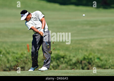 26 mai 2011 - Las Colinas, Texas, US - K.J. Choi hits son tir d'approche à partir de l'allée pendant le premier tour de l'HP 2011 Championnat Byron Nelson. (Crédit Image : © Andrew Dieb/global/ZUMAPRESS.com) Southcreek Banque D'Images