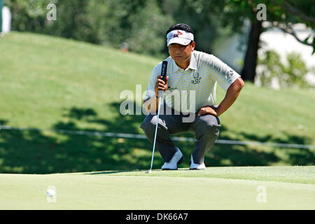 26 mai 2011 - Las Colinas, Texas, US - K.J. Choi s'aligne son putt au cours de la première ronde de la HP 2011 Championnat Byron Nelson. (Crédit Image : © Andrew Dieb/global/ZUMAPRESS.com) Southcreek Banque D'Images