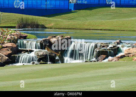 Le 27 mai 2011 - Las Colinas, Texas, US - 18e trou d'eau au cours de la deuxième ronde de la HP 2011 Championnat Byron Nelson. (Crédit Image : © Andrew Dieb/global/ZUMAPRESS.com) Southcreek Banque D'Images