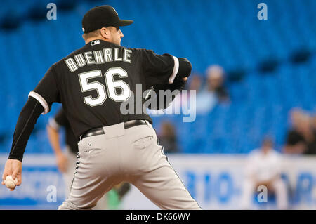 Le 27 mai 2011 - Toronto, Ontario, Canada - Chicago White Sox Pitcher Mark Buehrle (56) en action lors d'un match entre les White Sox de Chicago et les Blue Jays de Toronto au Centre Rogers à Toronto, Ontario. Le jeu lié 2 - 2 après 6 manches. (Crédit Image : © Keith Hamilton/ZUMAPRESS.com) Southcreek/mondial Banque D'Images