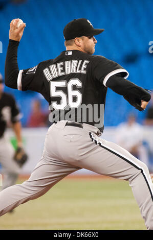 Le 27 mai 2011 - Toronto, Ontario, Canada - Chicago White Sox Pitcher Mark Buehrle (56) en action lors d'un match entre les White Sox de Chicago et les Blue Jays de Toronto au Centre Rogers à Toronto, Ontario. Le jeu lié 2 - 2 après 6 manches. (Crédit Image : © Keith Hamilton/ZUMAPRESS.com) Southcreek/mondial Banque D'Images