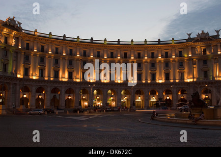 Piazza della Repubblica à Rome, Latium, Italie. Banque D'Images