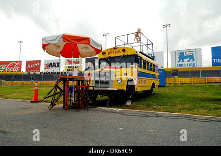 Le 27 mai 2011 - Concord, Caroline du Nord, États-Unis d'Amérique - un camping dans l'infield ventilateur au Coca-Cola 600 à Charlotte Motor Speedway à Concord, Caroline du Nord (Image Crédit : © Anthony Barham/global/ZUMAPRESS.com) Southcreek Banque D'Images