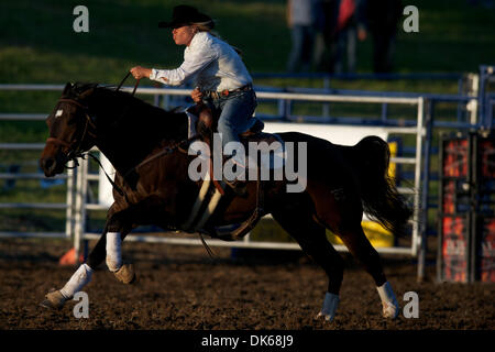 28 mai 2011 - Marysville, Californie, États-Unis - Baril racer Laura McClure fait concurrence à la filature de coton au Stampede Arena Rosser à Marysville, CA. (Crédit Image : © Matt Cohen/ZUMAPRESS.com) Southcreek/mondial Banque D'Images