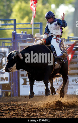 28 mai 2011 - Marysville, Californie, États-Unis - Brett Bush d'Auburn, CA 8002 Manèges à la filature de coton au Stampede Arena Rosser à Marysville, CA. (Crédit Image : © Matt Cohen/ZUMAPRESS.com) Southcreek/mondial Banque D'Images