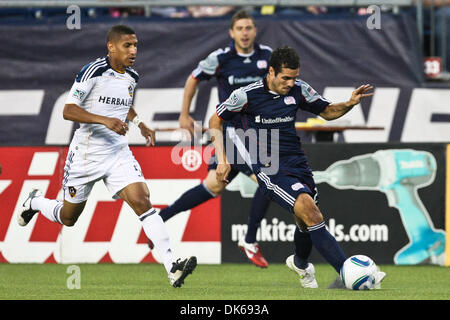 28 mai 2011 - Foxborough, Massachusetts, États-Unis - New England Revolution Benny Feilhaber (Milieu 22) entraîne le champ de balle pendant le match entre le New England Revolution et les Los Angeles Galaxy. LA Galaxy a défait le New England Revolution 1 - 0. (Crédit Image : © Mark Fort/global/ZUMAPRESS.com) Southcreek Banque D'Images