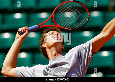 1 juin 2011 - Paris, France - 01/06/11 - Paris France - Andy Murray (GBR) pratiquant sur le court Suzanne Lenglen avant sa victoire dans le match de quart de finale le tournoi de Roland Garros 2011 à Paris. (Crédit Image : © Andrea Ranalli/ZUMAPRESS.com) Southcreek/mondial Banque D'Images