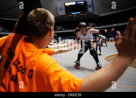 04 juin 2011 - Anaheim , Californie, États-Unis - Les Filles de rouleau OC battre le Reno Filles de rouleau dans un combat à l'Anaheim Convention Center Arena. (Crédit Image : © John Schreiber/ZUMAPRESS.com) Banque D'Images