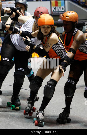 04 juin 2011 - Anaheim , Californie, États-Unis - Les Filles de rouleau OC battre le Reno Filles de rouleau dans un combat à l'Anaheim Convention Center Arena..(Image Crédit : © John Schreiber/ZUMAPRESS.com) Banque D'Images