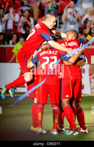 4 juin 2011 - Sandy, Utah, États-Unis - Real Salt Lake joueurs célébrer un but à la maison lors de leur victoire de 2-0 contre les Whitecaps de Vancouver au Rio Tinto Stadium. (Crédit Image : © Stephen Holt/ZUMAPRESS.com) Southcreek/mondial Banque D'Images