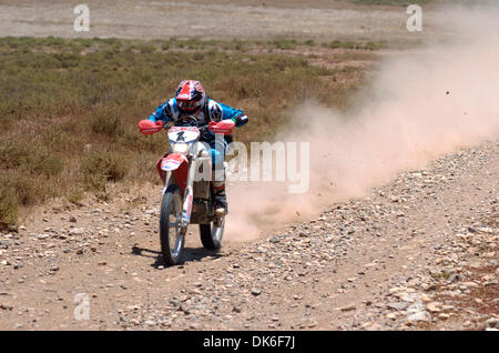 05 juin 2011 - Punta Cabras, Baja, au Mexique - Norman Kendall et Quinn Cody gagner la Baja 500. Coéquipiers Colton Udall et Davey Kamo montrent un esprit positif et amener le taureau à Honda de la ligne d'arrivée en 2e place. (Crédit Image : © Scott A. Tugel/ZUMAPRESS.com) Banque D'Images