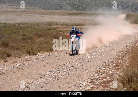 05 juin 2011 - Punta Cabras, Baja, au Mexique - Norman Kendall et Quinn Cody gagner la Baja 500. Coéquipiers Colton Udall et Davey Kamo montrent un esprit positif et amener le taureau à Honda de la ligne d'arrivée en 2e place. (Crédit Image : © Scott A. Tugel/ZUMAPRESS.com) Banque D'Images