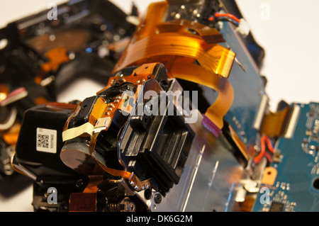 Vue éclatée d'une fracture numérique à objectif interchangeable démantelés, appareil photo Sony Alpha A350 Banque D'Images