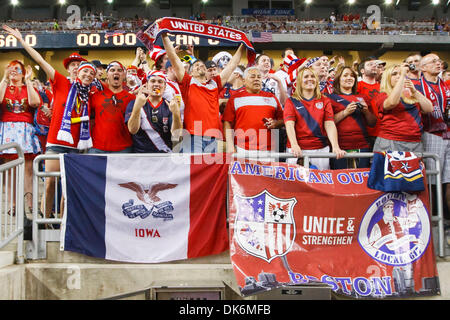 7 juin 2011 - Detroit, Michigan, États-Unis - Fans de l'Organisation des membres de l'équipe nationale masculine affiche son soutien au premier semestre correspondent à l'action. Les États-Unis a défait le Canada 2-0 dans le deuxième match du groupe C-play programme double ronde d'ouverture de la Gold Cup 2011 Tournoi de soccer joué au Ford Field de Detroit, Michigan. (Crédit Image : © Scott Grau/Southcreek/ Mondial Banque D'Images