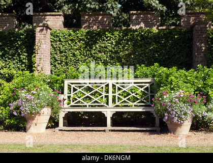 Banquette de la Reine Elizabeth, la reine mère, le jardin du château de Walmer Walmer, Deal, Kent Banque D'Images