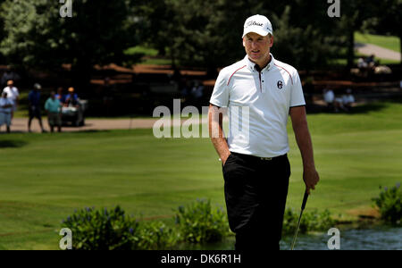 10 juin 2011 - Memphis, TN, États-Unis - 10 juin 2011 - FedEx St.Jude Classic, deuxième tour de jeu. Robert Karlsson (CQ) promenades sur le neuvième vert. (Crédit Image : © 1728-1816 Stan/l'appel Commercial/ZUMAPRESS.com) Banque D'Images