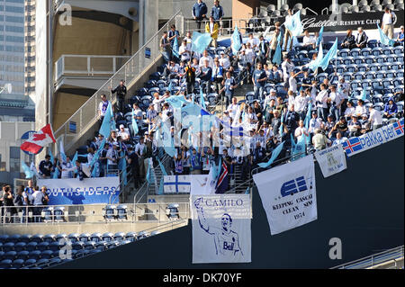 11 juin 2011 - Seattle, Washington, États-Unis d'Amérique - Vancouver Whitecaps fans arrivent au stade de l'avant des les Whitecaps de Vancouver et Seattle Sounders FC à Qwest Field. (Crédit Image : © Chris Coulter/ZUMApress.com) Southcreek/mondial Banque D'Images