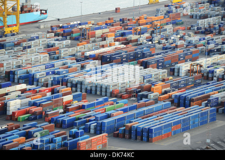 Le Port de Barcelone, les conteneurs de fret transport attendent, Barcelone Espagne Banque D'Images