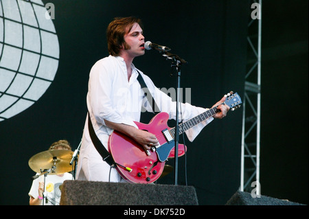 Supergrass effectuant au festival de Glastonbury 2004 Banque D'Images