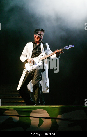 Matt Bellamy du groupe Muse, effectuant au festival de Glastonbury , 2004 Somerset, Angleterre, Banque D'Images