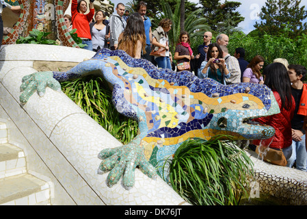 Parc Guell ou le Parc Guell de Gaudi mosaïque multicolore, salamandre, Barcelone, Espagne, le parc Guell, Antonio Gaudi, le Parc Guell Banque D'Images