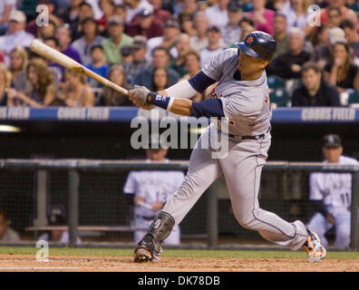 17 juin 2011 - Denver, Colorado, États-Unis - MLB baseball - Detroit Tigers catcher VICTOR MARTINEZ hits lors d'une 6-13 perte pour le Colorado Rockies à Coors Field. (Crédit Image : © Don Senia Murray/ZUMAPRESS.com) Banque D'Images