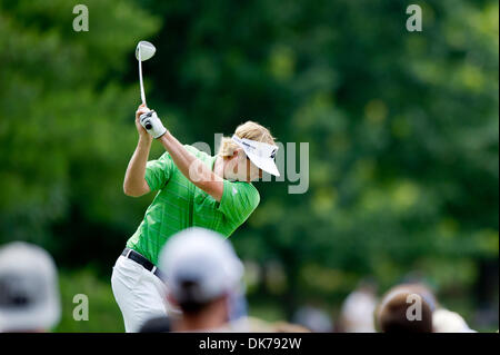 18 juin 2011 - Bethesda, Maryland, États-Unis - Brandt Snedeker hits son coup de départ sur le 2e trou au Congressional Country Club au cours de la troisième tour de l'US Open à Bethesda, MD. (Crédit Image : ©/ZUMAPRESS.com) Marovich Pete Banque D'Images
