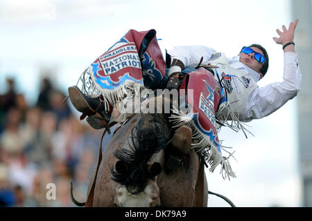 18 juin 2011 - Reno, Nevada, États-Unis - Kaycee Feild de Payson, Utah rides Nest Egg au Reno Rodeo. (Crédit Image : © Matt Cohen/ZUMAPRESS.com) Southcreek/mondial Banque D'Images