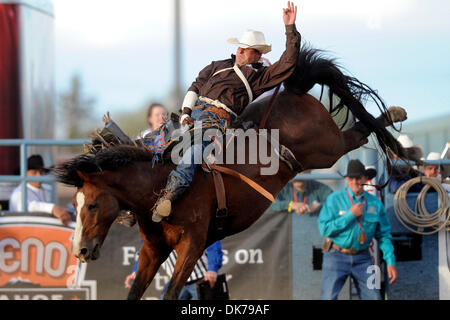 18 juin 2011 - Reno, Nevada, États-Unis - Jessy Davis de Payson, Utah rides barre courte à la Reno Rodeo. (Crédit Image : © Matt Cohen/ZUMAPRESS.com) Southcreek/mondial Banque D'Images