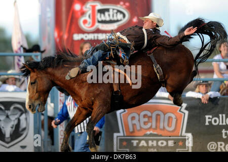 18 juin 2011 - Reno, Nevada, États-Unis - Jessy Davis de Payson, Utah rides barre courte à la Reno Rodeo. (Crédit Image : © Matt Cohen/ZUMAPRESS.com) Southcreek/mondial Banque D'Images