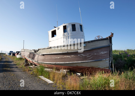 Un vieux bateau, Homer Spit en Alaska, USA Banque D'Images