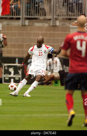 22 juin 2011 - Houston, Texas, États-Unis - le défenseur de l'équipe de soccer de Panama Felipe Baloy (23) pousse la balle vers le bas champ. USA a battu le Panama 1-0. (Crédit Image : © Juan DeLeon/global/ZUMAPRESS.com) Southcreek Banque D'Images