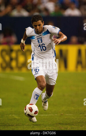 22 juin 2011 - Houston, Texas, États-Unis - le défenseur Mauricio Sabillon Honduras (16) pousse la balle le le terrain. Le Mexique a battu le Honduras 2-0 en prolongation. (Crédit Image : © Juan DeLeon/global/ZUMAPRESS.com) Southcreek Banque D'Images