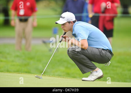 24 juin 2011 - Cromwell, Connecticut, États-Unis - Patrick Amateur Cantlay aligne son putt sur le 5ème trou lors de premier tour de jeu les voyageurs championnat au PTC River Highlands vendredi. (Crédit Image : © Geoff Bolte/ZUMAPRESS.com) Southcreek/mondial Banque D'Images