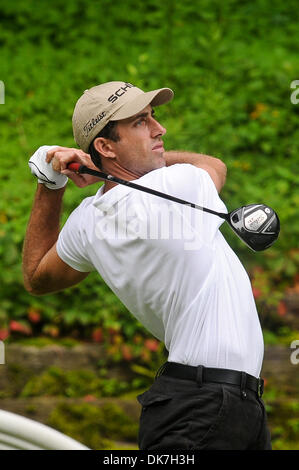 24 juin 2011 - Cromwell, Connecticut, États-Unis - Geoff Ogilvy tees off au 15e trou lors du deuxième tour des voyageurs championnat au PTC River Highlands vendredi. (Crédit Image : © Geoff Bolte/ZUMAPRESS.com) Southcreek/mondial Banque D'Images