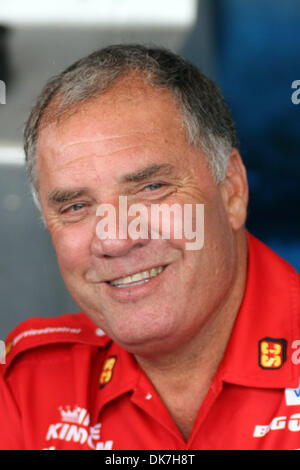 24 juin 2011 - Norwalk, Ohio, États-Unis - Funny Car driver Johnny Gray sourit pour l'appareil photo. (Crédit Image : © Alan Ashley/ZUMAPRESS.com) Southcreek/mondial Banque D'Images