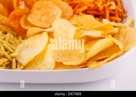 Croustilles de pommes de terre dans un bol, libre de droit. Banque D'Images