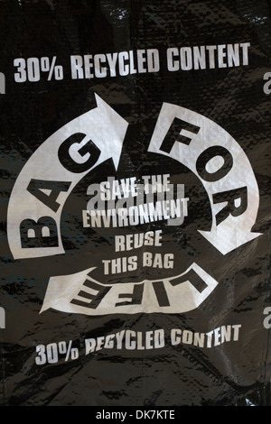 Sac pour la vie sauver l'environnement réutiliser ce sac 30% Contenu recyclé - Sac Sport Direct Banque D'Images